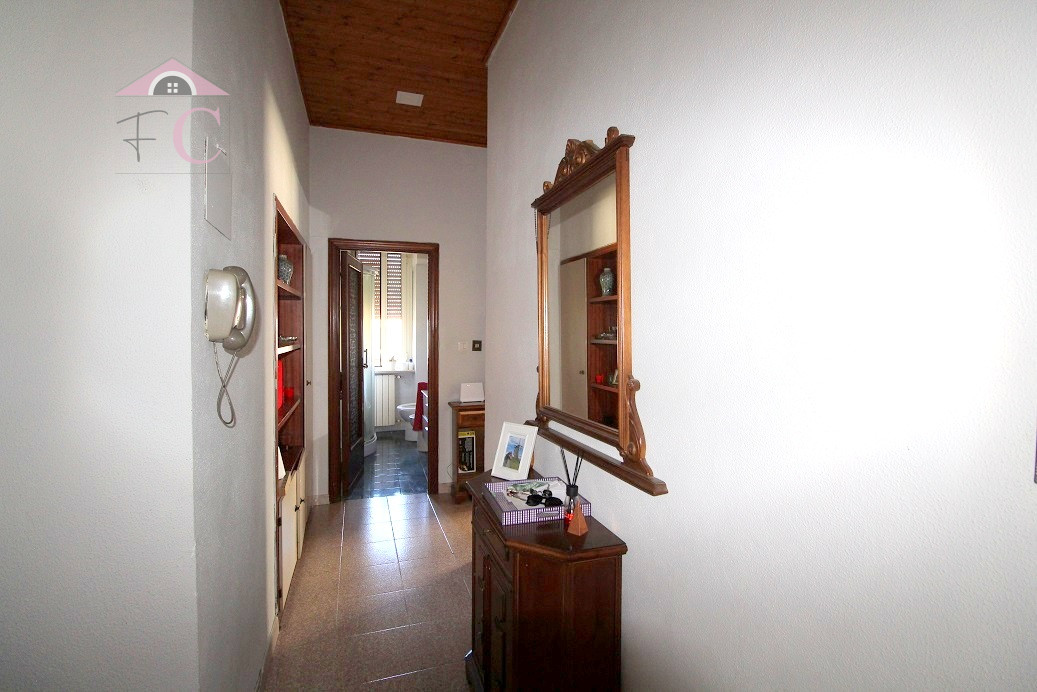 narni scalo-via tuderte-zona centrale-abitabile da subito-balcone-cantina-posto auto-giardino 5.png
